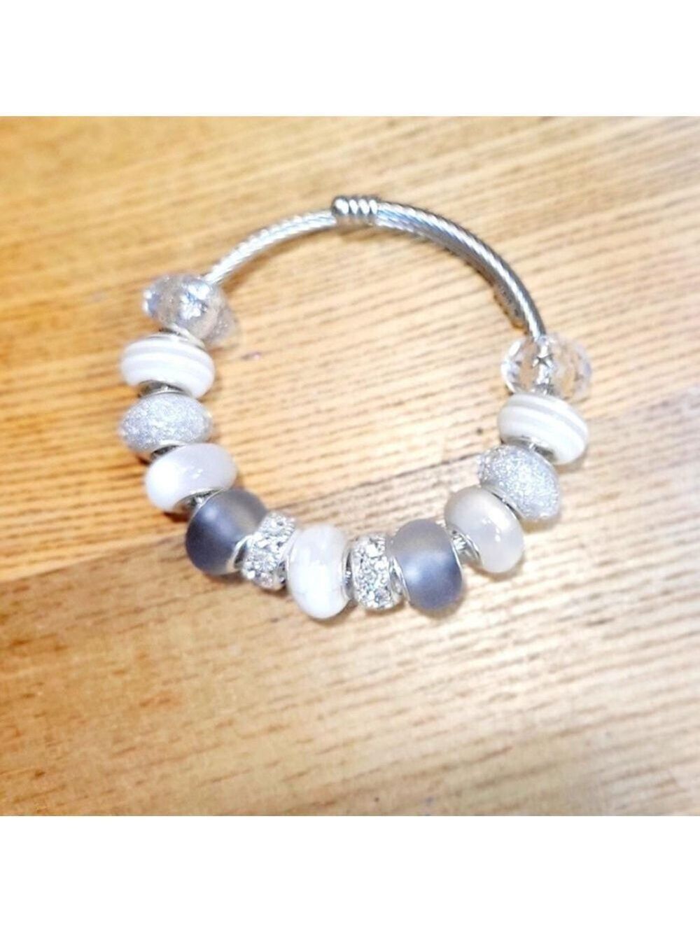 Silver Bracelet Snake Coil Expandable Beaded Gray White 7 Inch